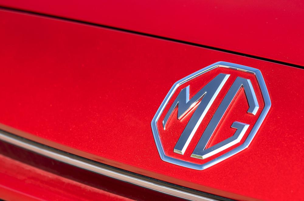 MG ZS Hybrid front badge