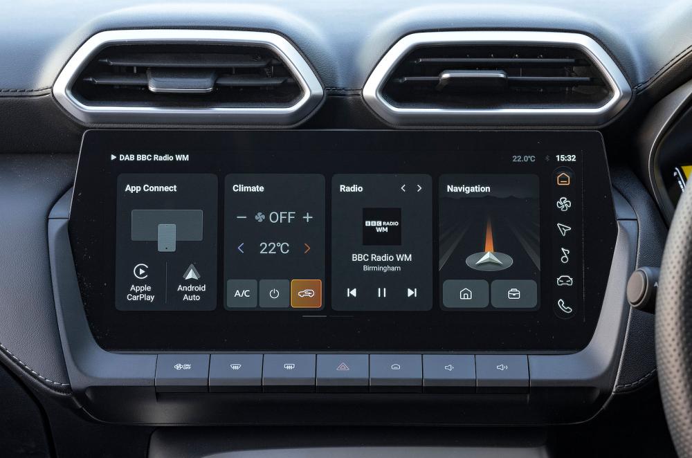 MG ZS Hybrid infotainment touchscreen