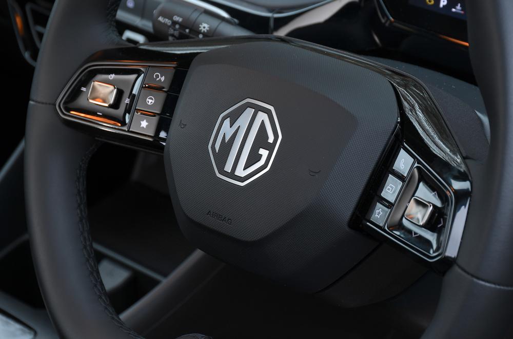 MG3 steering wheel detail