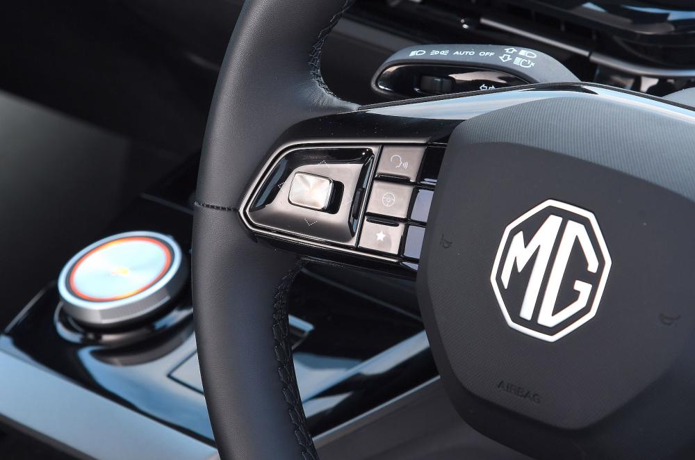 MG4 steering wheel detail
