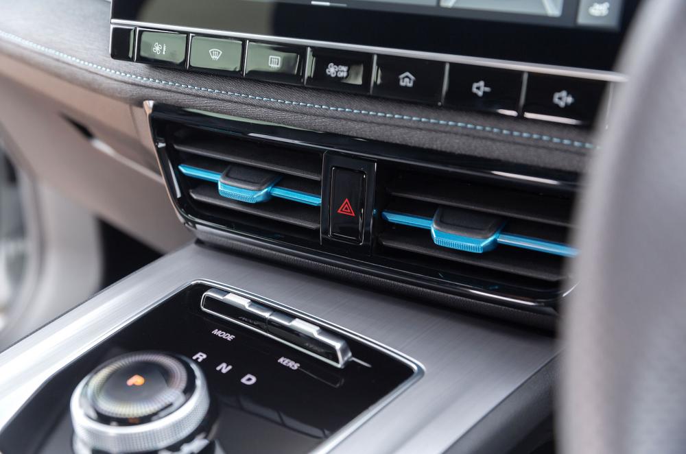 MG5 EV air-con controls