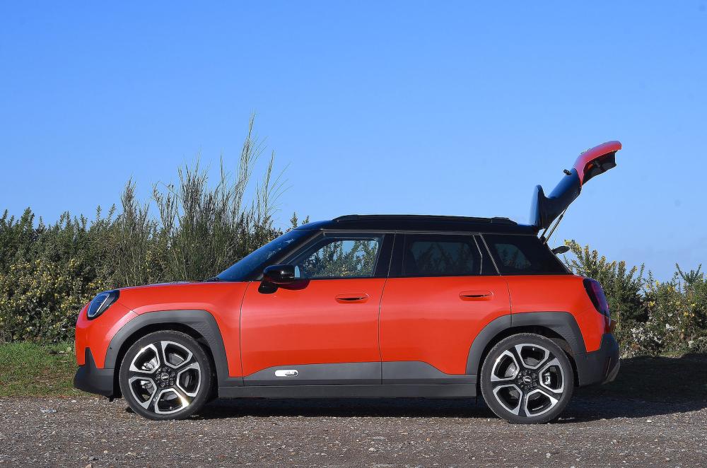 Mini Aceman left static boot open