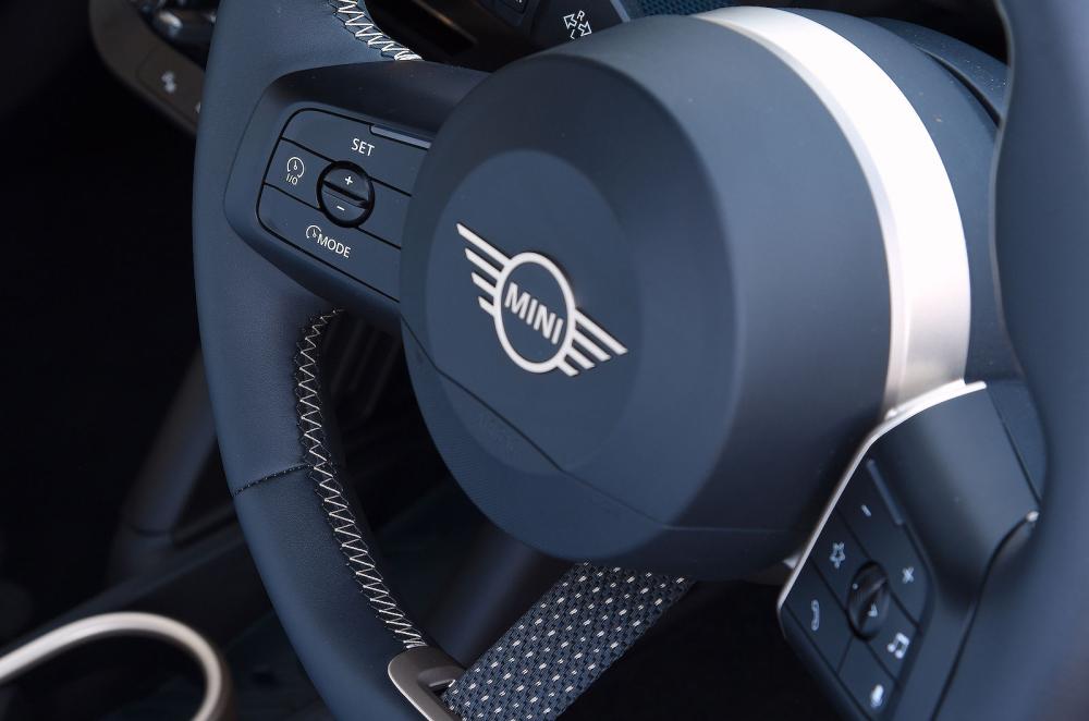 Mini Aceman steering wheel detail