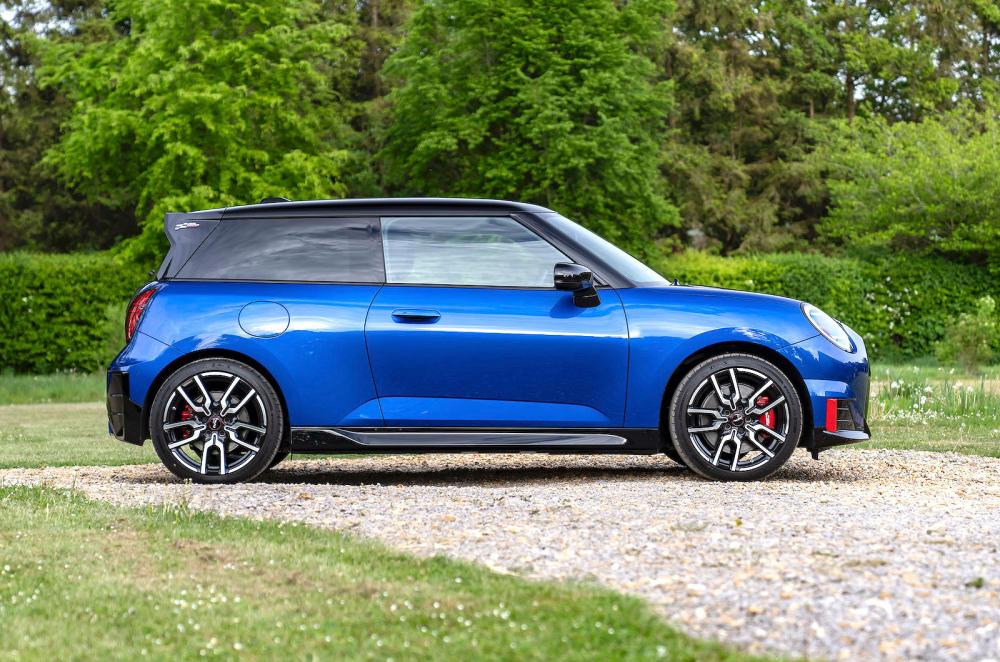 Mini Cooper Electric JCW right static