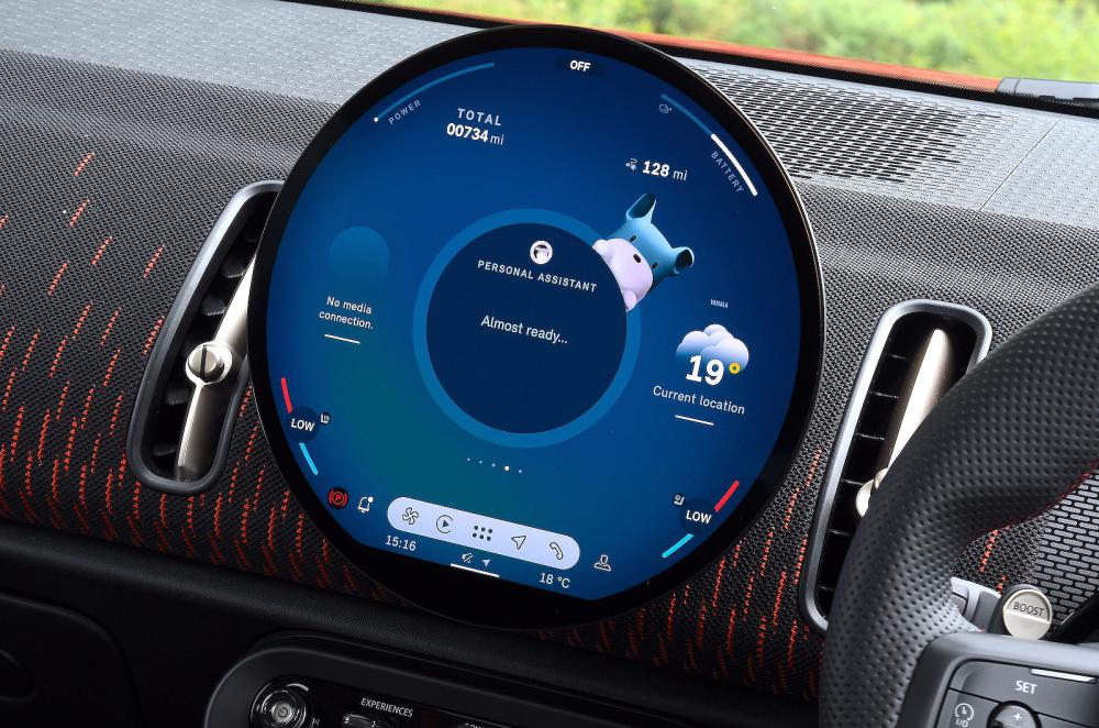 Mini Countryman Electric infotainment touchscreen