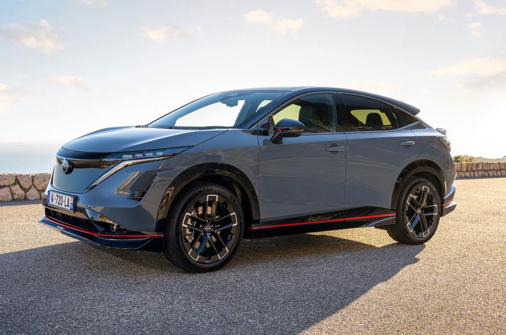 Nissan Ariya Nismo left static