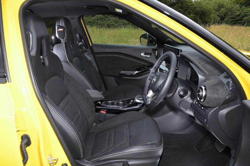 Nissan Juke front seats