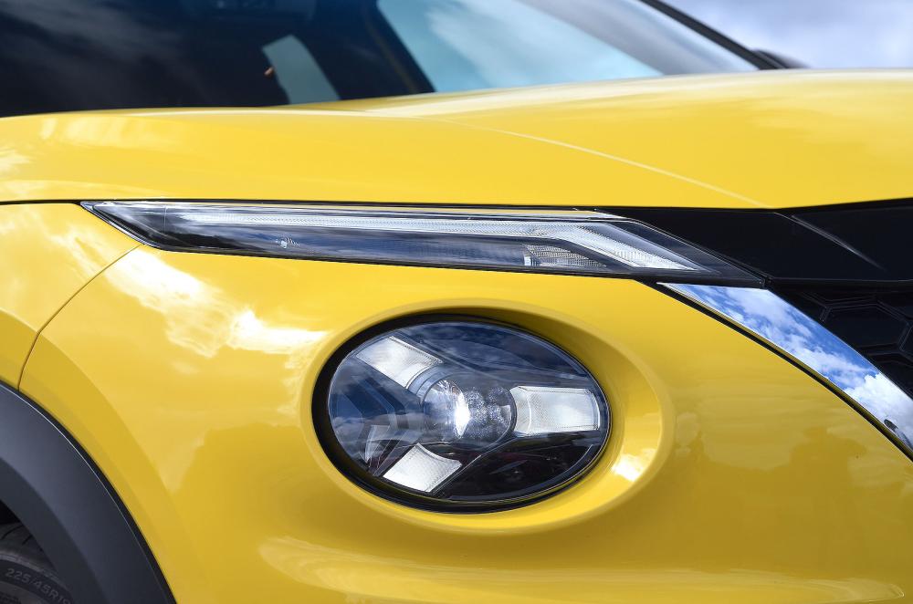 Nissan Juke headlights