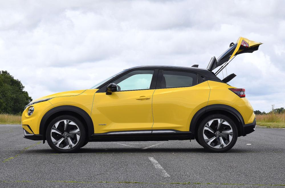 Nissan Juke left static boot open