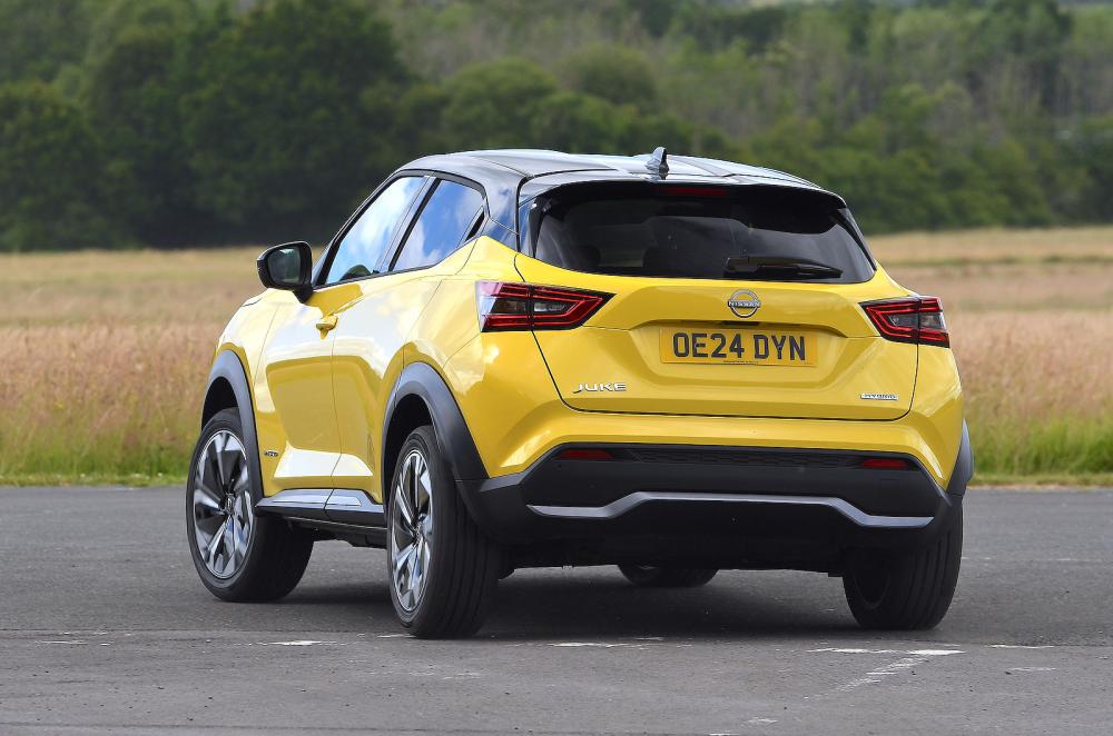 Nissan Juke rear cornering