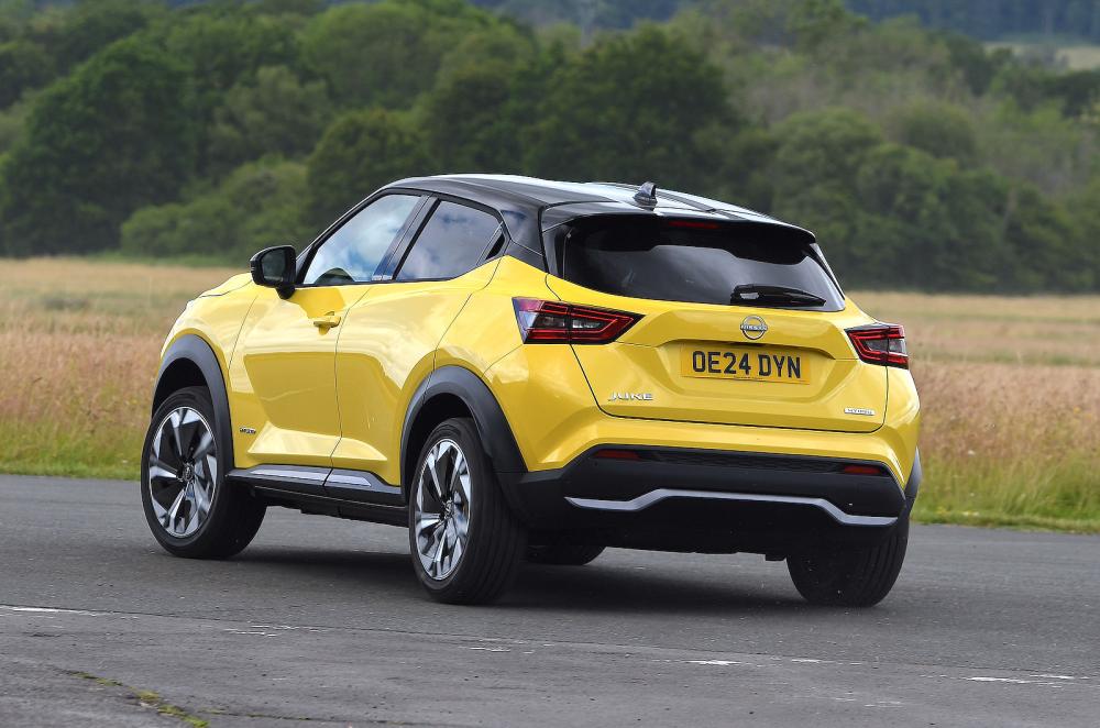 Nissan Juke rear cornering