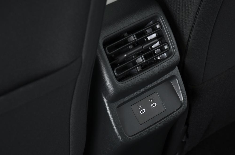 Nissan Leaf air vent detail