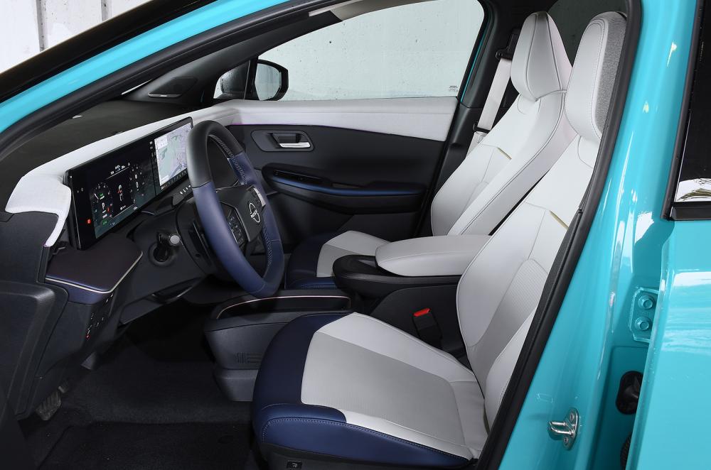 Nissan Leaf front seats