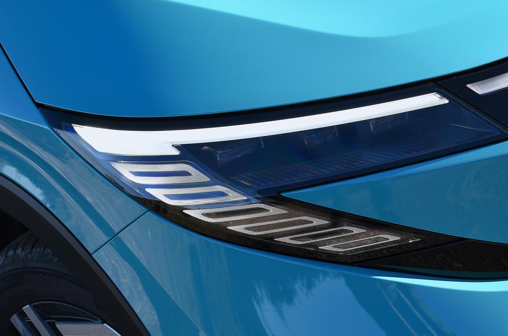 Nissan Leaf headlight detail