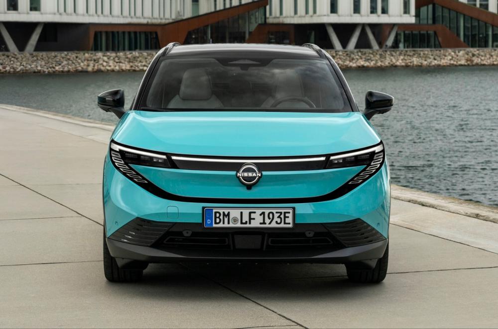 Nissan Leaf static front