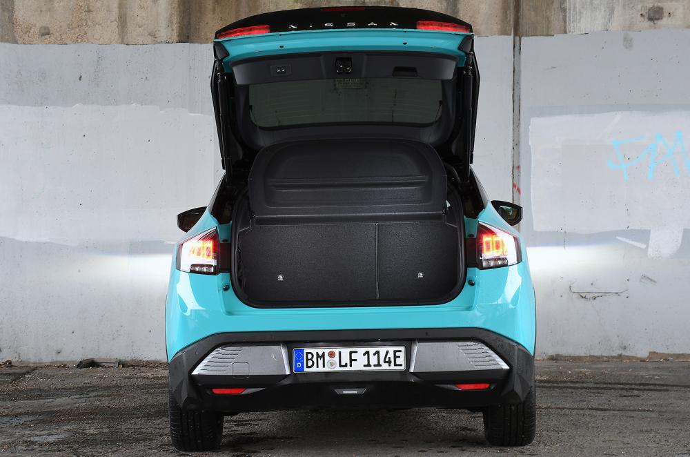 Nissan Leaf static rear boot open