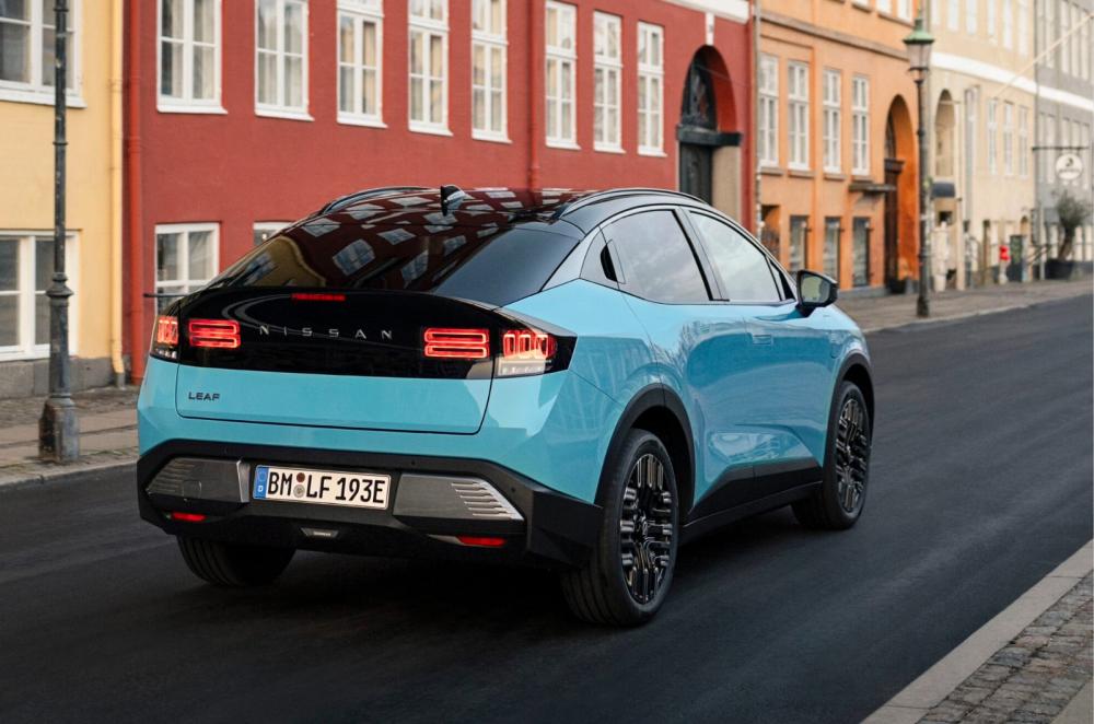 Nissan Leaf tracking rear right