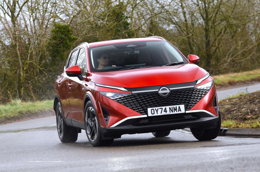 Nissan Qashqai front cornering