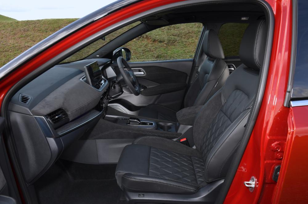 Nissan Qashqai front seats