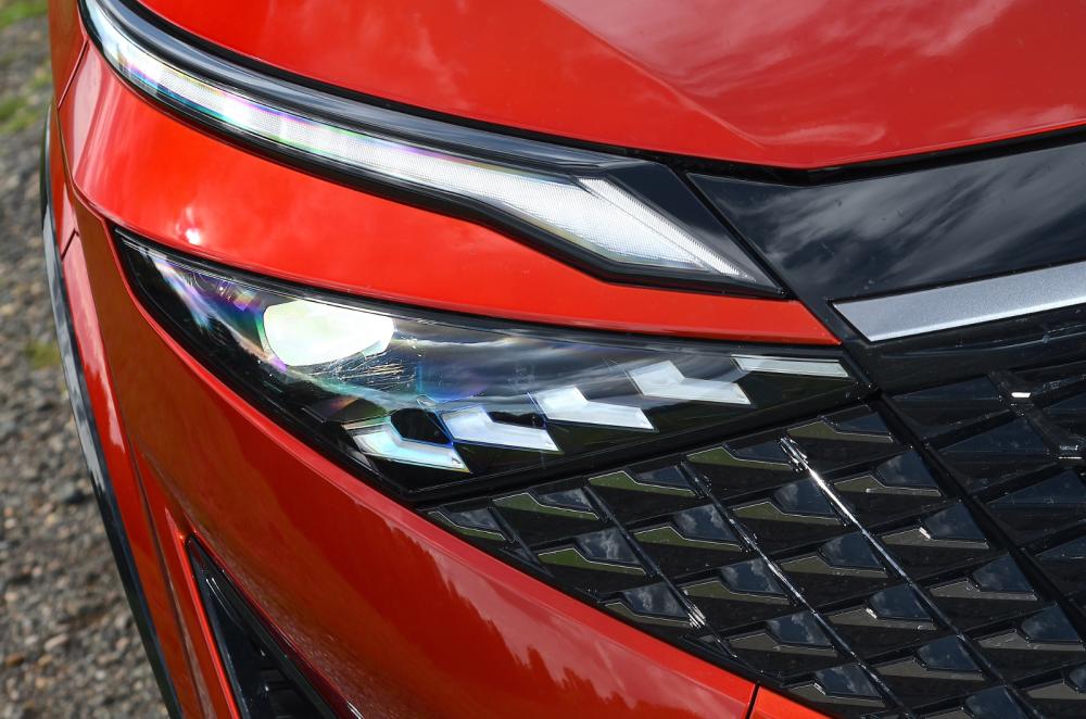 Nissan Qashqai headlight detail