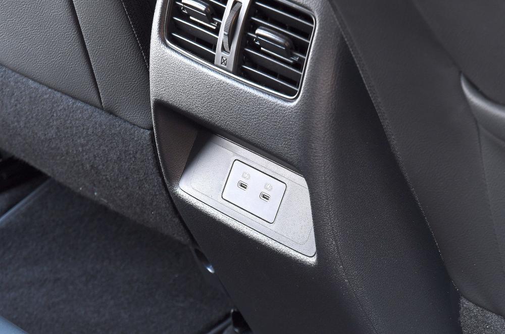 Nissan Qashqai rear interior detail