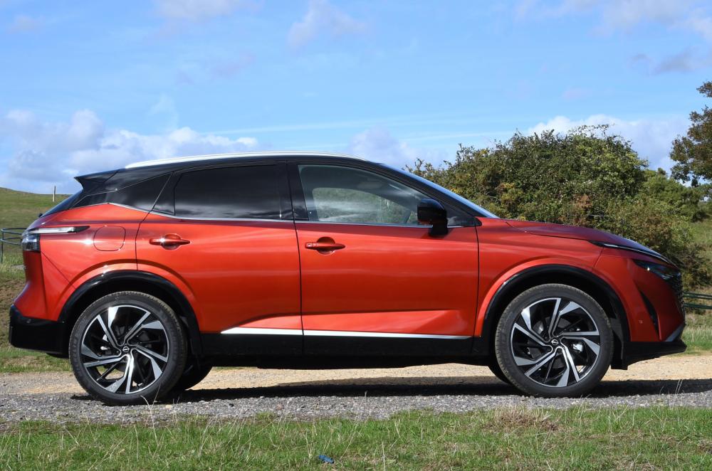 Nissan Qashqai static side