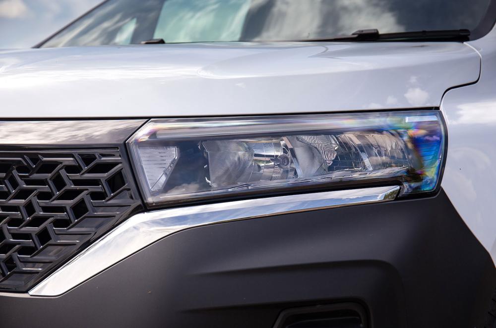 Nissan Townstar EV headlights detail