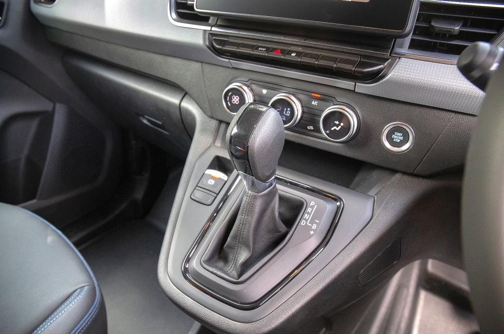 Nissan Townstar EV interior detail