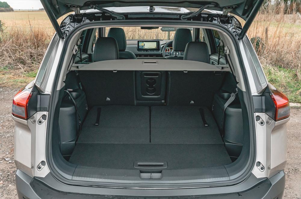  Nissan X-Trail boot open