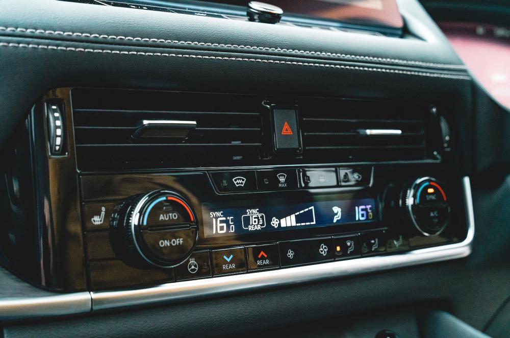 Nissan X-Trail interior detail