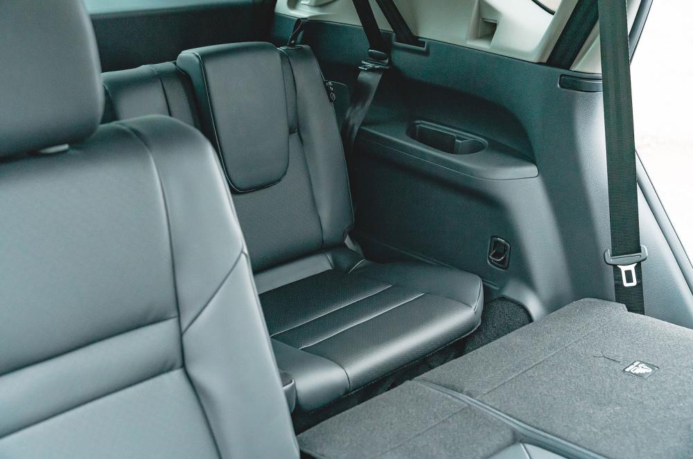 Nissan X-Trail interior back seats