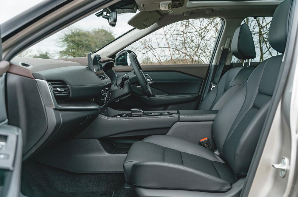 Nissan X-Trail interior front seats