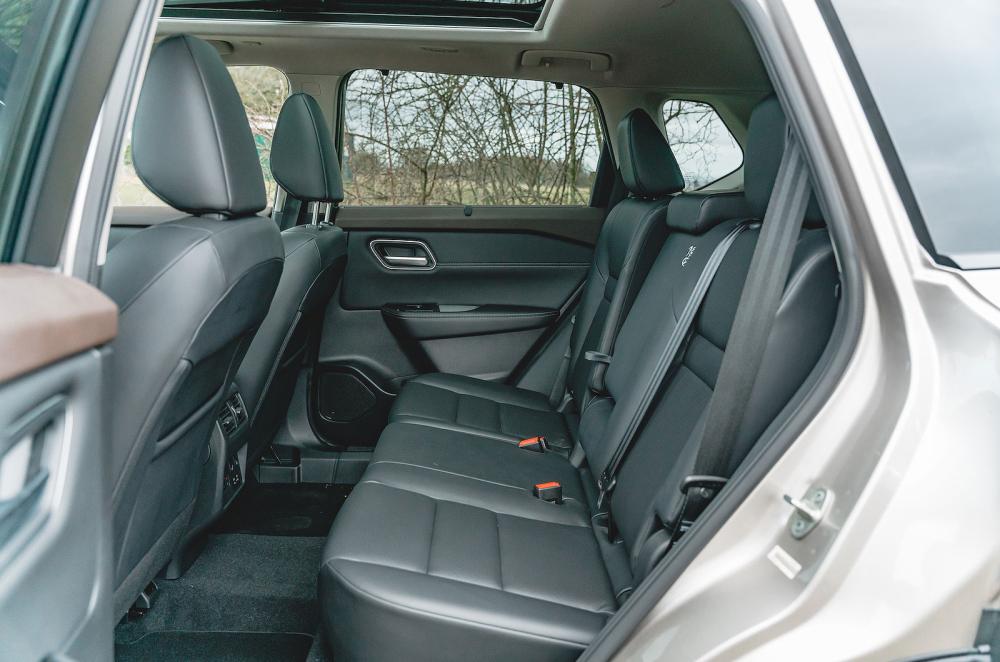 Nissan X-Trail interior back seats