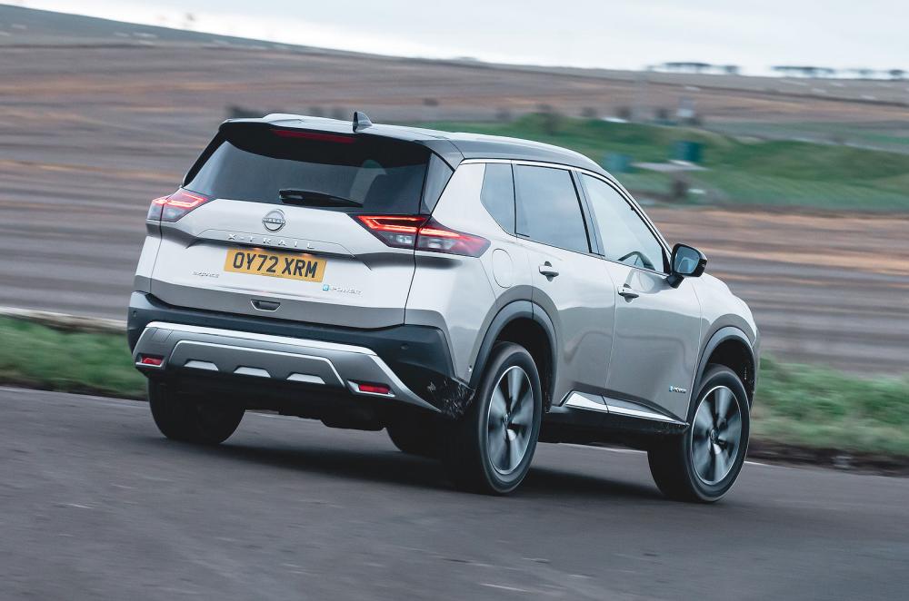 Nissan X-Trail rear right cornering