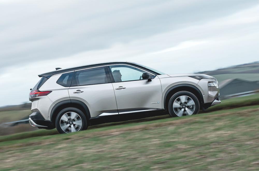 Nissan X-Trail right driving