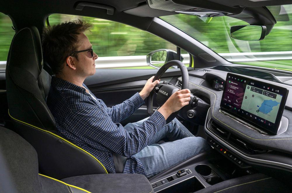 Oliver Young test driving Skoda Elroq vRS