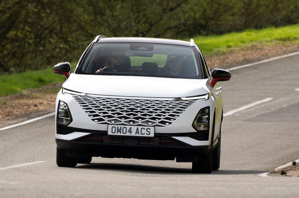 Omoda 5 front cornering