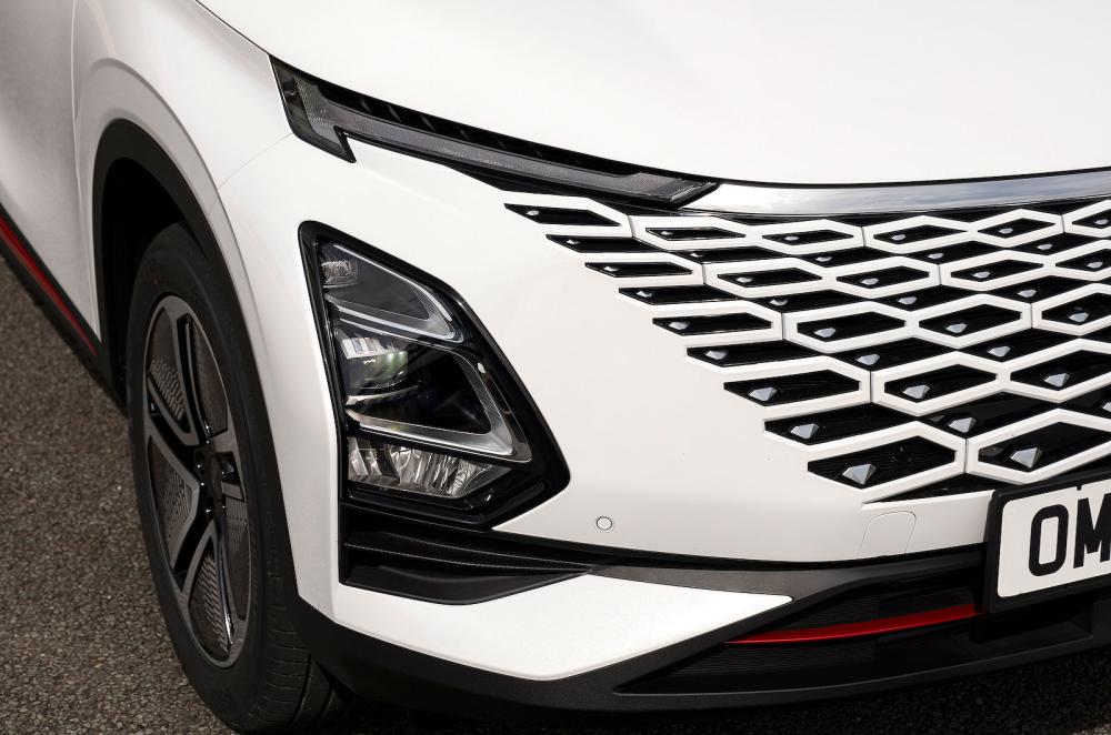 Omoda 5 headlights detail