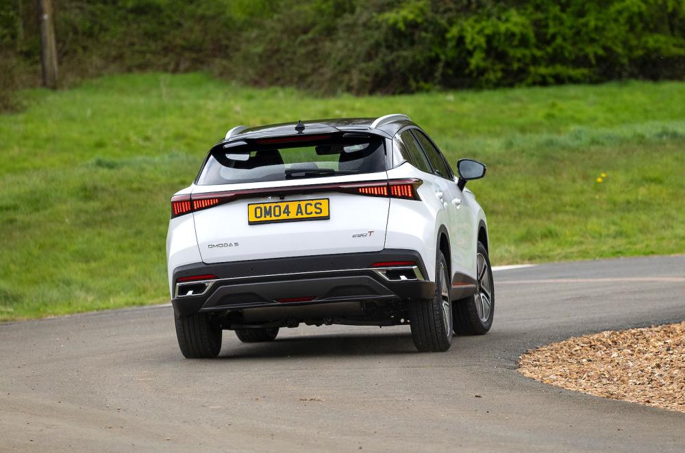 Omoda 5 rear cornering