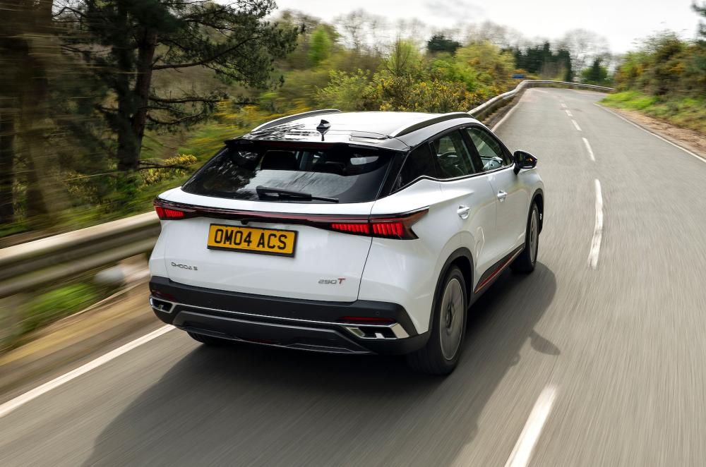 Omoda 5 rear driving