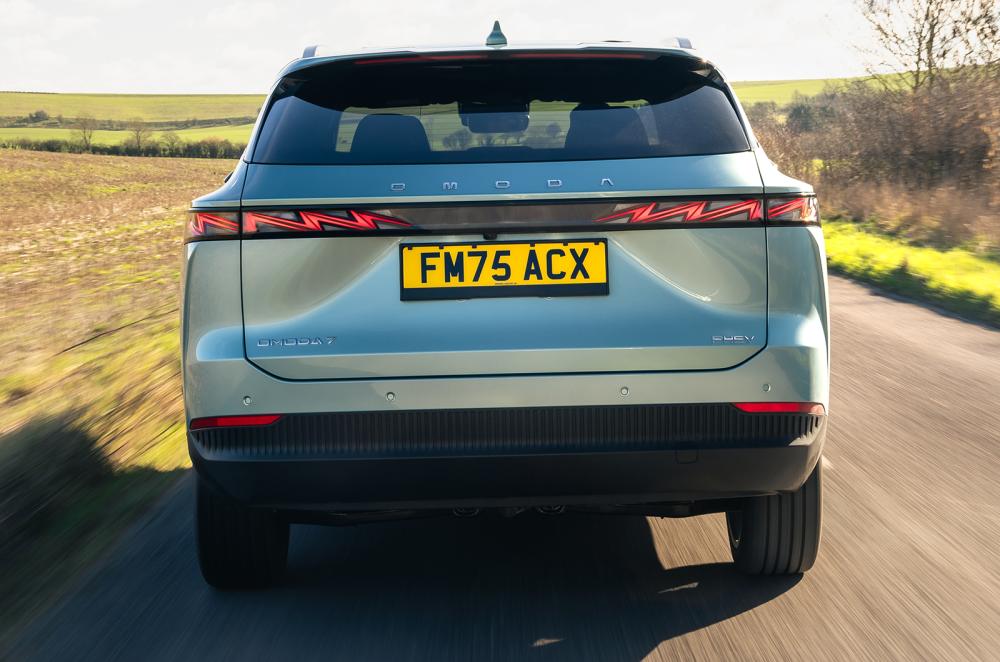 Omoda 7 driving rear