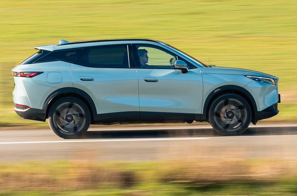 Omoda 7 driving side