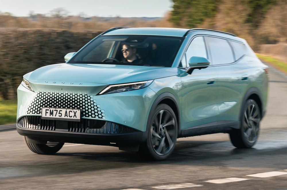 Omoda 7 front cornering