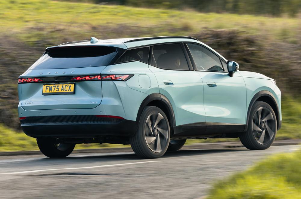 Omoda 7 rear cornering