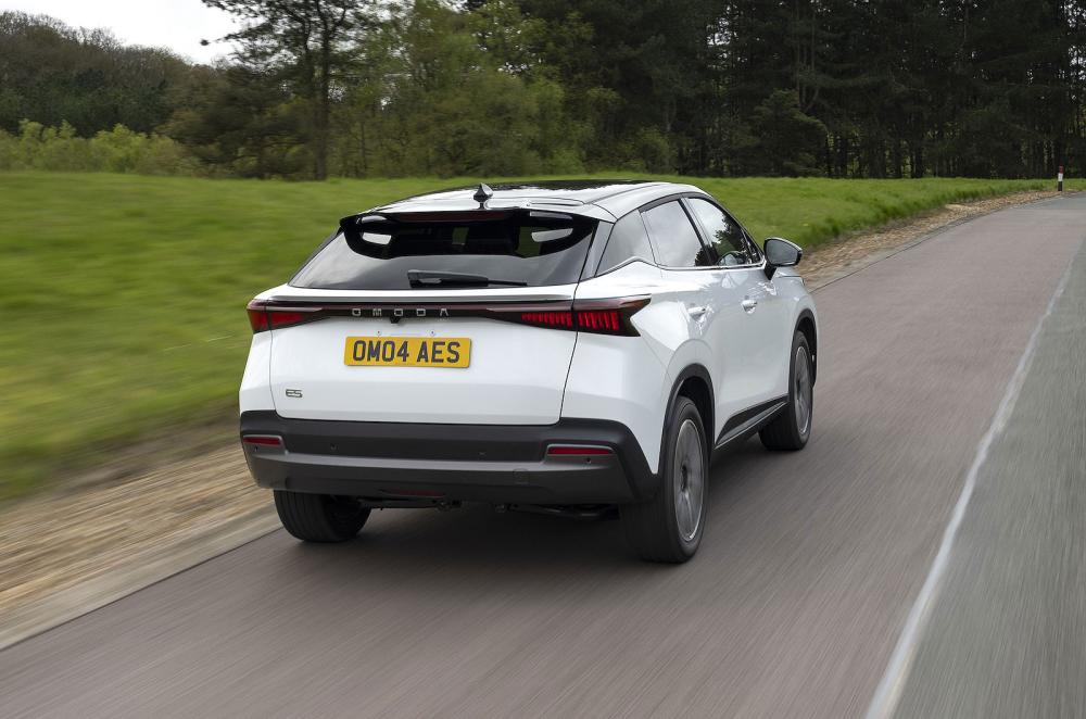 Omoda E5 rear right driving