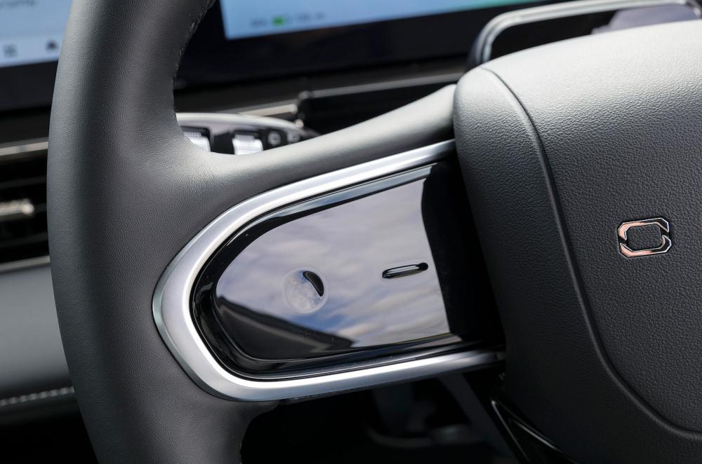 Omoda E5 steering wheel detail