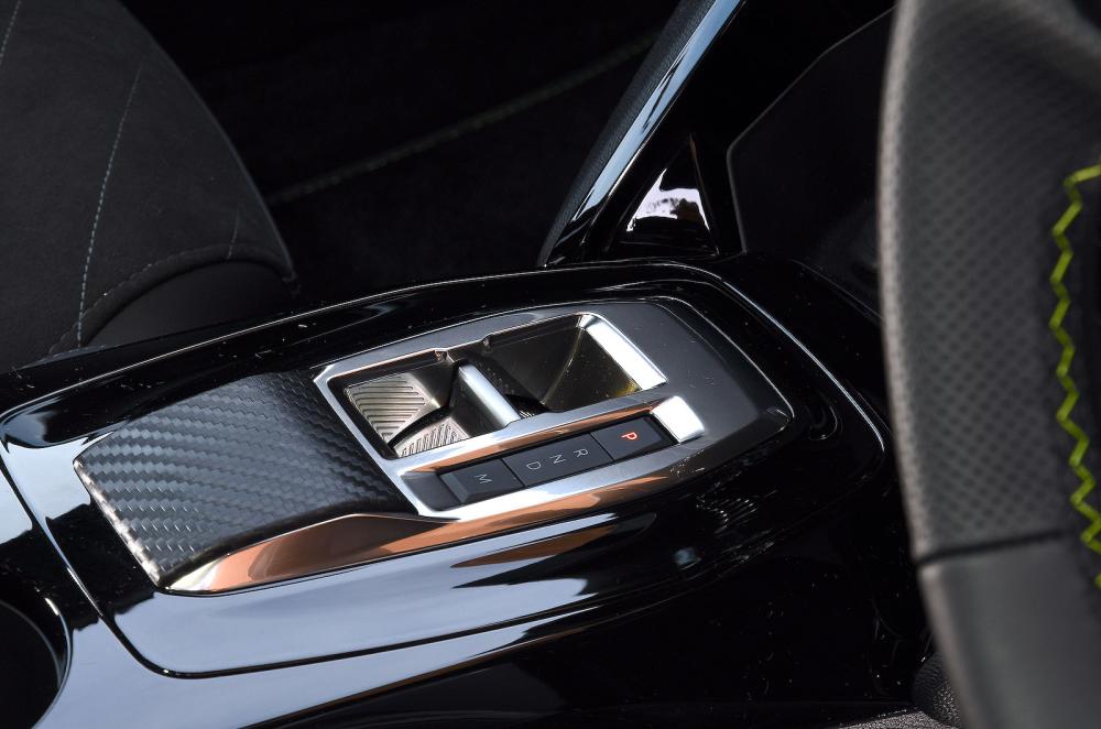 Peugeot 2008 gear selector