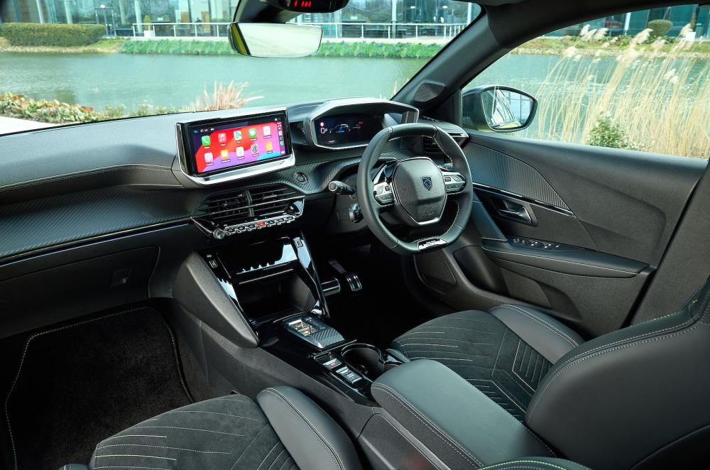 Peugeot 208 interior front seats