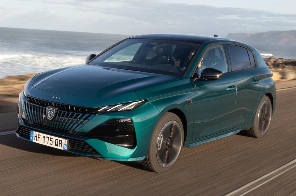 Peugeot e-308 driving front left