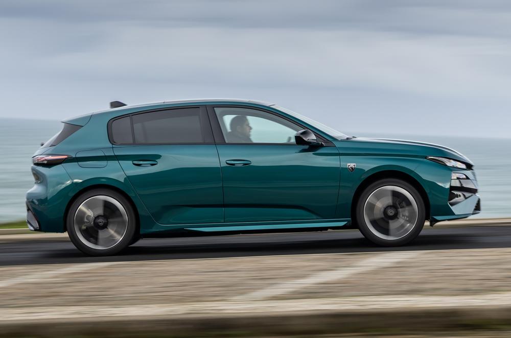 Peugeot e-308 driving side